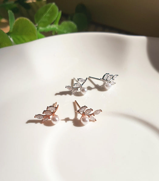 [92.5 Silver] Cubic Laurel Stud Earrings  -Holiholic Main image