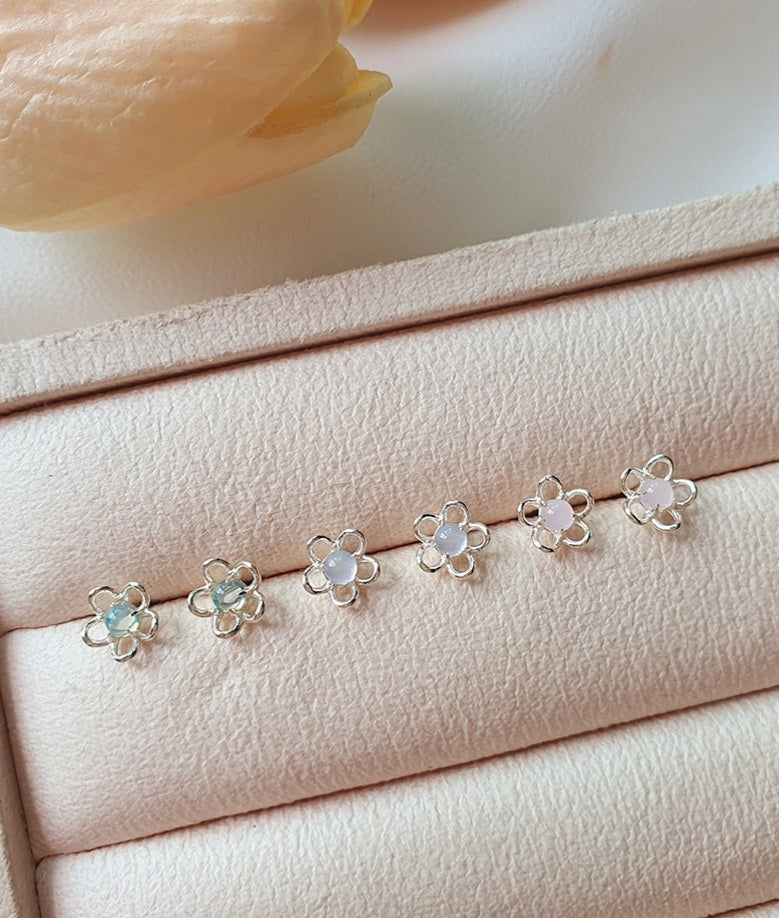 [92.5 Silver] Daisy Silver Earrings-Holiholic Main image