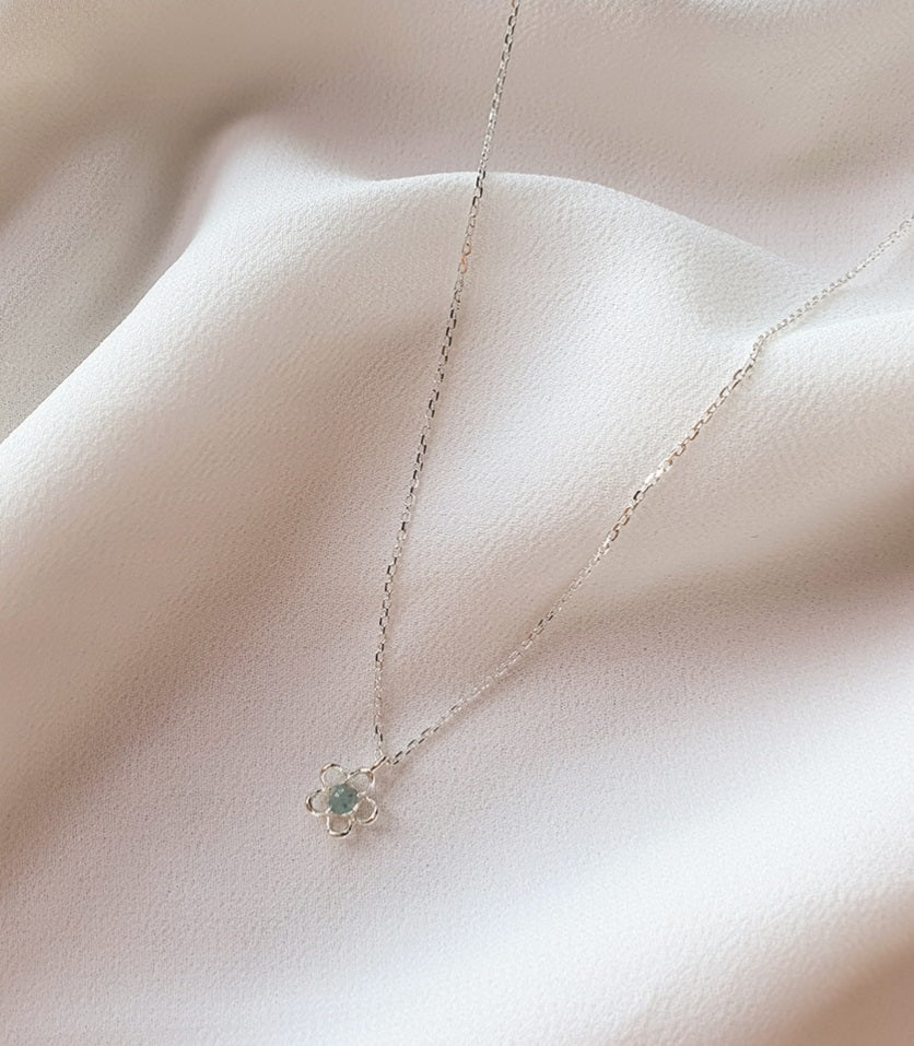 [92.5 Silver] Daisy Silver Necklace Secondary image