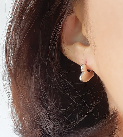 [92.5 Silver] Flat Heart Shape Earrings