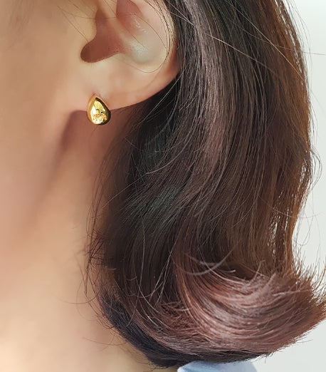 [92.5 Silver] Mini Bean Stud Earrings Secondary image