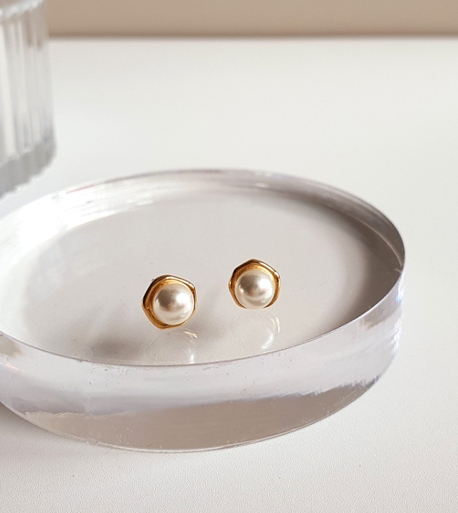 Celena Pearl Stud Earrings – Earrings by HH Jewelry l HOLIHOLIC Main image