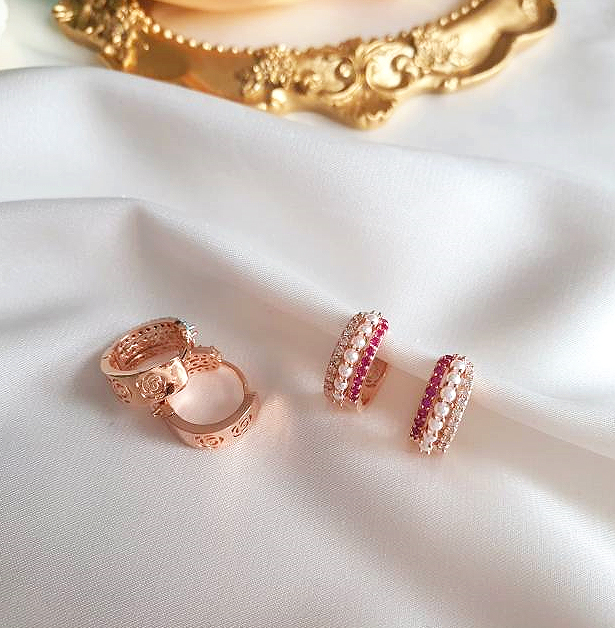 Cubic and Pearl Ear Cuff – Earrings by HH Jewelry l HOLIHOLIC Main image