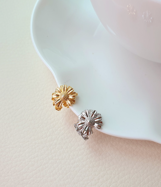 Dandelion Ear Cuff – Earrings by HH Jewelry l HOLIHOLIC Main image