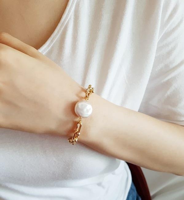 Bold Chain and Pearl Bracelet - HOLIHOLIC
