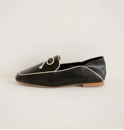 Line Point Flat Loafer - HOLIHOLIC