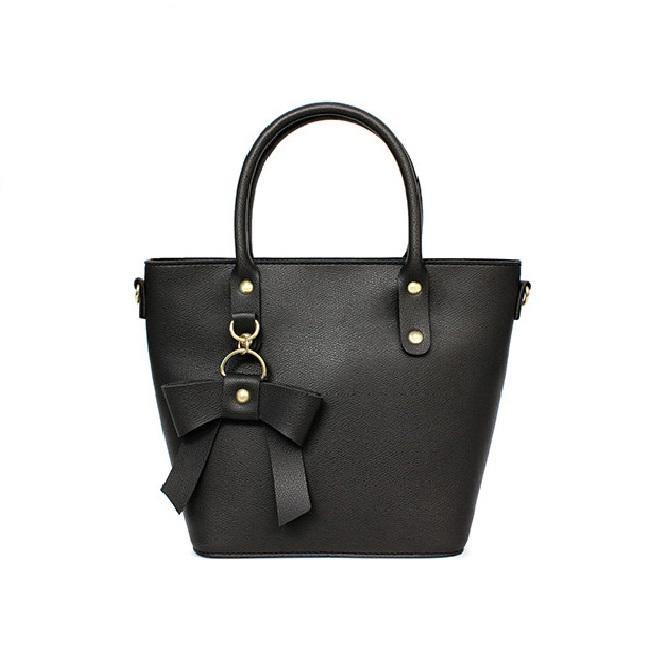Collagen  Classic bags, Fashion bags, Black handbags