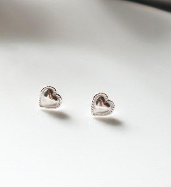 [92.5 Silver] Dot Line Heart Earrings - HOLIHOLIC