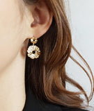 [92.5 Silver] Double Pleats Earrings - HOLIHOLIC