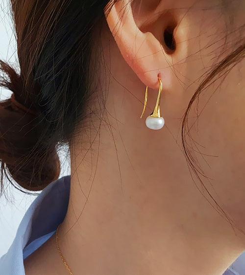 [92.5 Silver] Pearl Hook Earrings Secondary image
