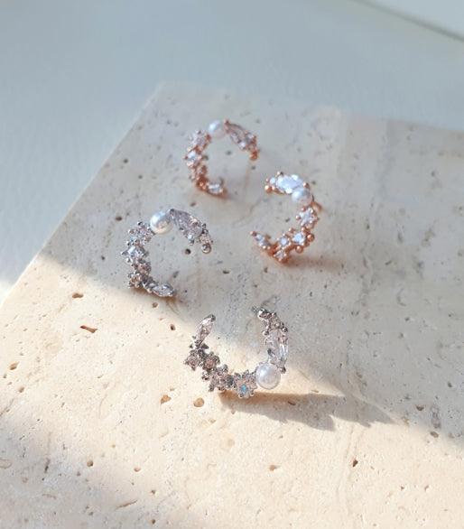 [92.5 Silver] Pearl & Cubic Half Moon Earrings - HOLIHOLIC Main image