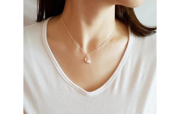 [92.5 Silver] Angel Eyes In Pearl Necklace - HOLIHOLIC