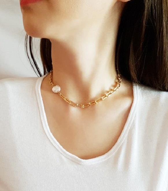 Bold Chain and Pearl Necklace Secondary image