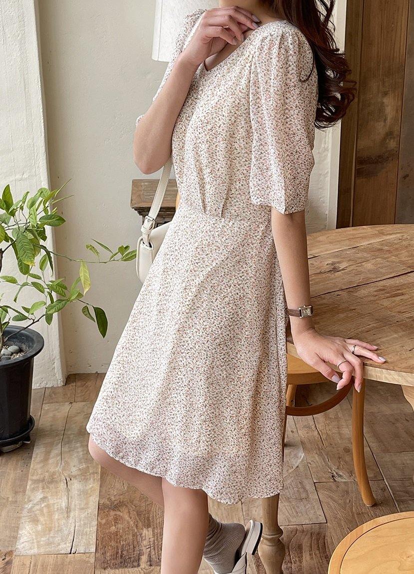 Creamy Ditsy Flower Short Dress Secondary image