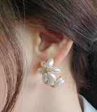 Curve Lotus Pearl Earrings - HOLIHOLIC