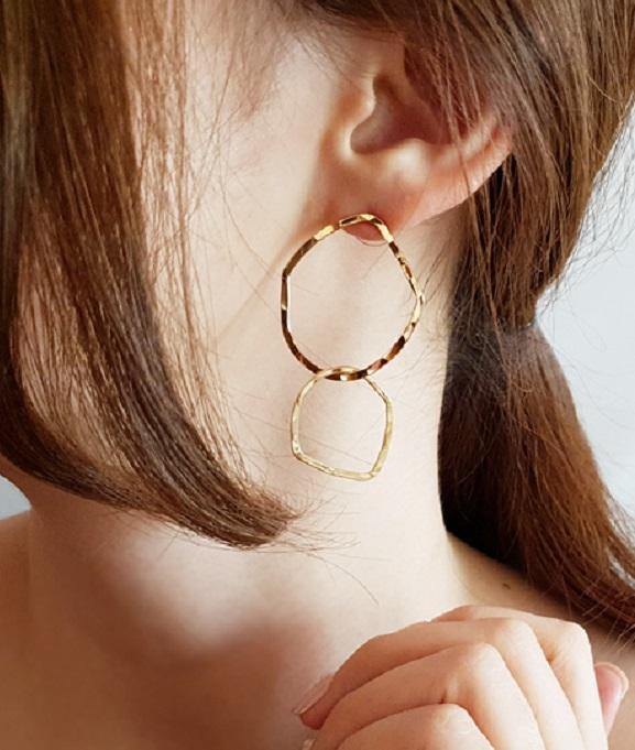 Double Big Circle Earrings Secondary image