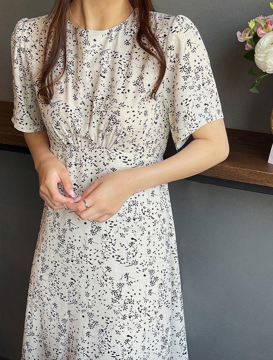 Front Shirring Floral Dress Secondary image