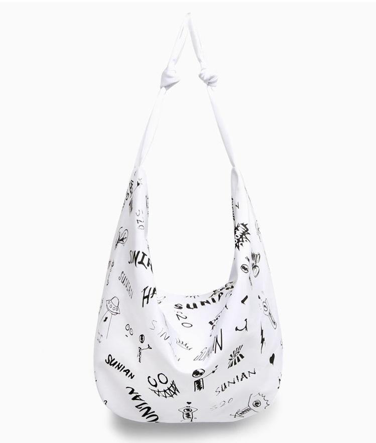 Graphic Daily Shoulder Bag Secondary image