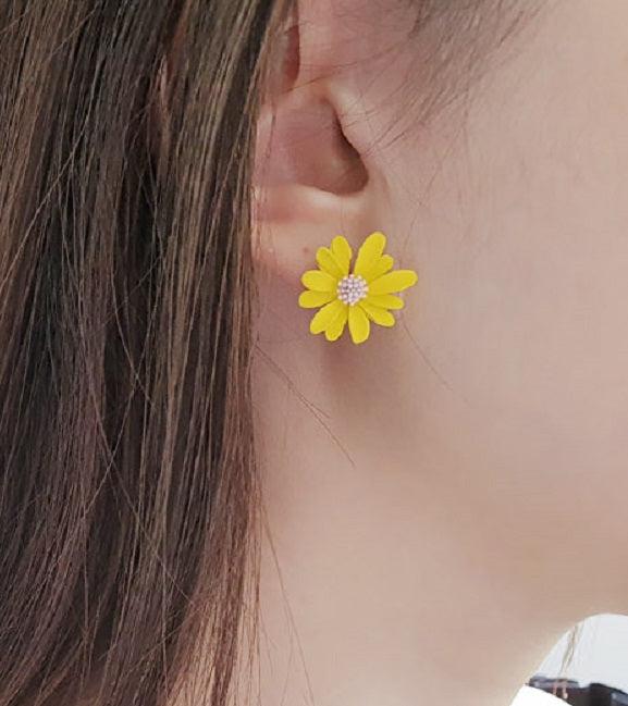 Unbalanced Flower Stud Earring - HOLIHOLIC