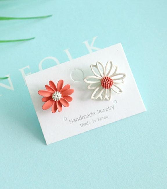 Unbalanced Flower Stud Earring - HOLIHOLIC