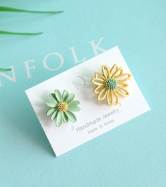 Unbalanced Flower Stud Earring - HOLIHOLIC