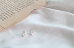 [92.5 Silver] Daffodils Petit Stud Earrings - HOLIHOLIC